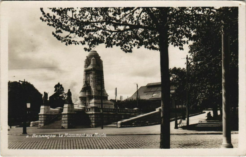 Carte postale ancienne Besancon Monument aux Morts France à Besançon
