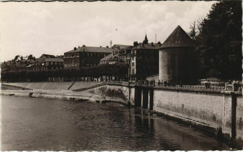 Carte postale ancienne Besancon Tour de la Pelote France à Besançon