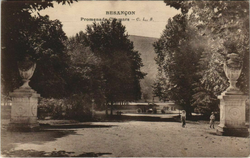 Carte postale ancienne Besancon Promenade Chamars France à Besançon