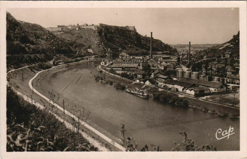 Carte postale ancienne Besancon Le Doubs et la Citadelle France à Besançon