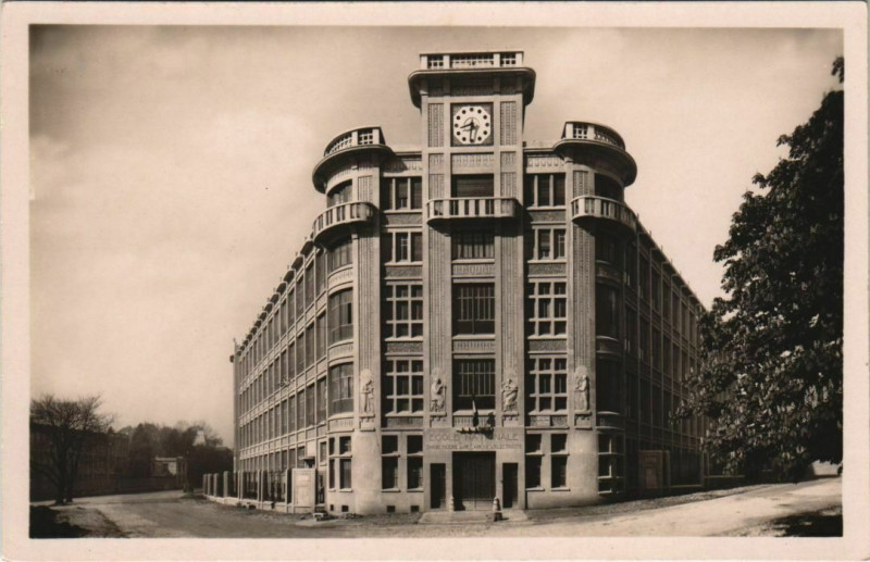 Carte postale ancienne Besancon Nouvelle Ecole d'Horlogerie France à Besançon