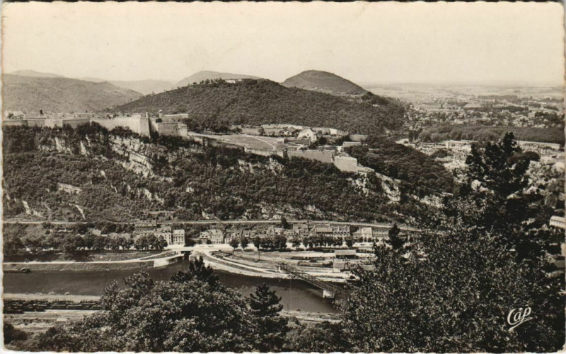 Carte postale ancienne Besancon vue generale et la Citadelle France à Besançon