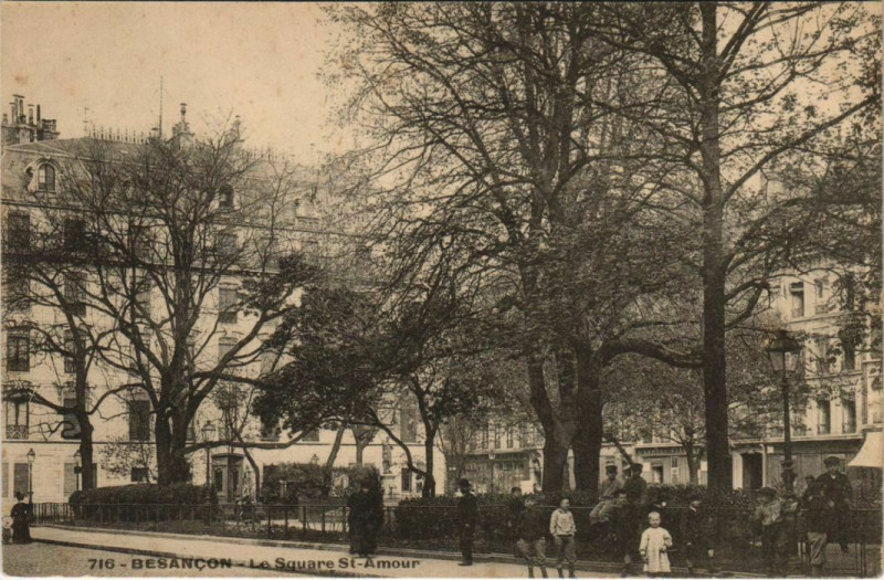 Carte postale ancienne Besancon Le Square Saint-Amour France à Besançon
