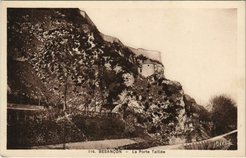 Carte postale ancienne Besancon La Porte Taillee France à Besançon