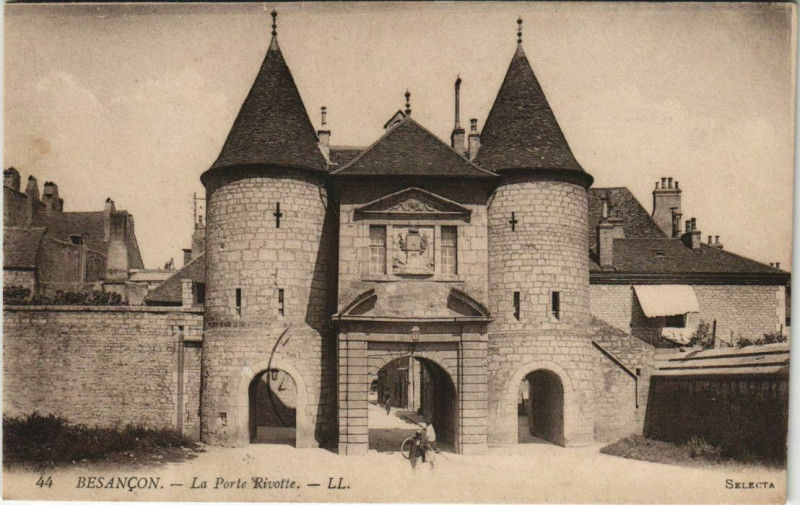Carte postale ancienne Besancon La Porte Rivotte France à Besançon