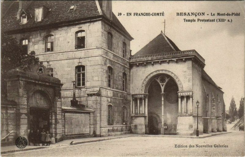 Carte postale ancienne Besancon Le Mont de Piete France à Besançon