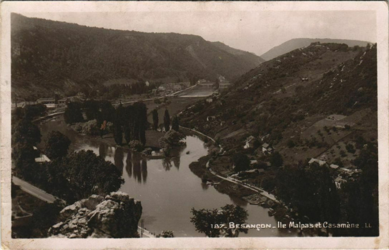 Carte postale ancienne Besancon Ile Malpas et Vallee de Casamene France à Besançon