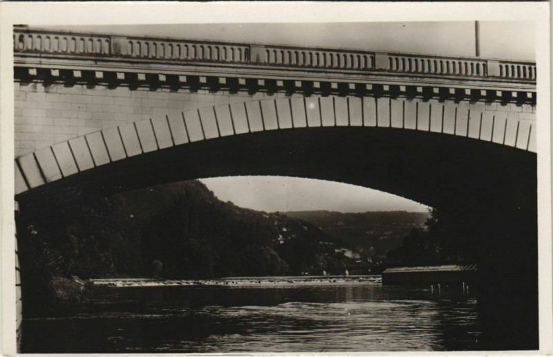 Carte postale ancienne Besancon Barrage Micaud et Pont de la Republique France à Besançon