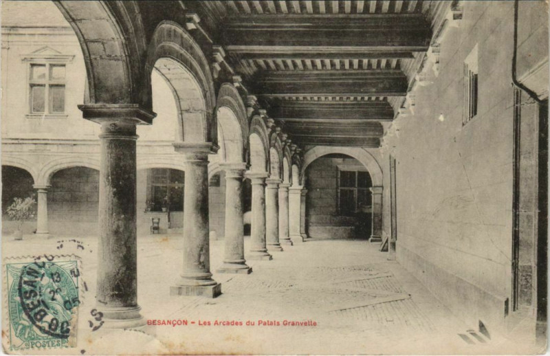 Carte postale ancienne Besancon Les Arcades du Palais Granvelle France à Besançon