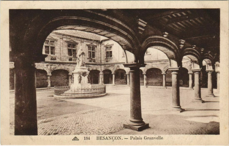 Carte postale ancienne Besancon Palais Granvelle France à Besançon