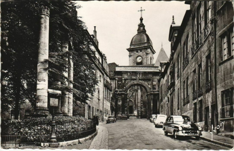 Carte postale ancienne Besancon Square Castan ,Porte Noire,Eglise Saint-Jean France à Besançon