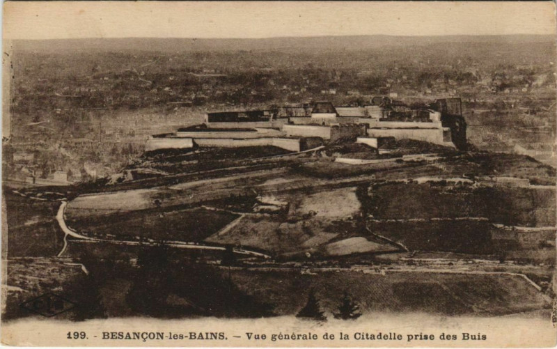 Carte postale ancienne Besancon vue generale de la Citadelle France à Besançon