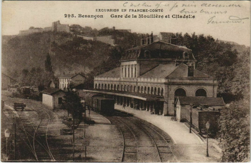 Carte postale ancienne Besancon Gare de la Mouillere et Citadelle France à Besançon