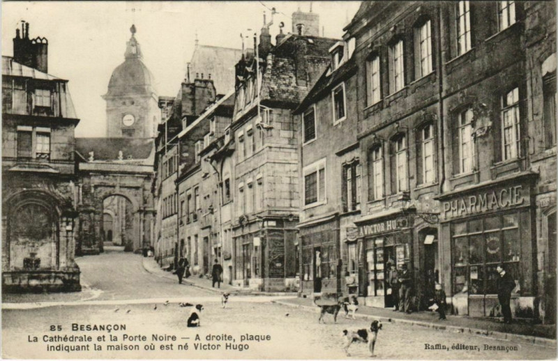 Carte postale ancienne Besancon Cathedrale et la Porte Noire France à Besançon