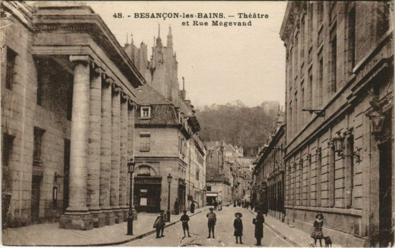 Carte postale ancienne Besancon Thetare et Rue Megevand France à Besançon