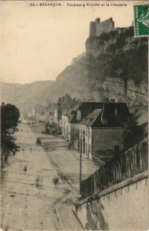 Carte postale ancienne Besancon Faubourg Rivotte et la Citadelle France à Besançon