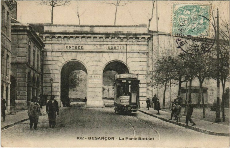 Carte postale ancienne Besancon La Porte Battant France à Besançon