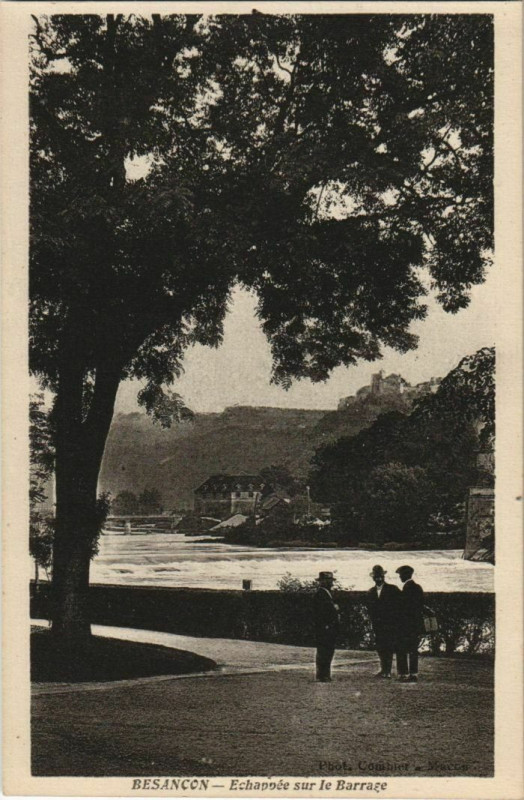 Carte postale ancienne Besancon Echappee sur le Barrage France à Besançon
