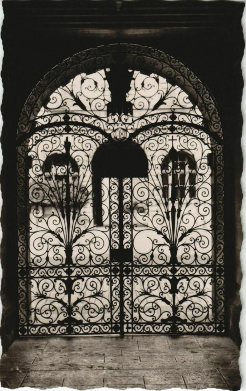 Carte postale ancienne Besancon Les Grilles du Palais de Justice France à Besançon