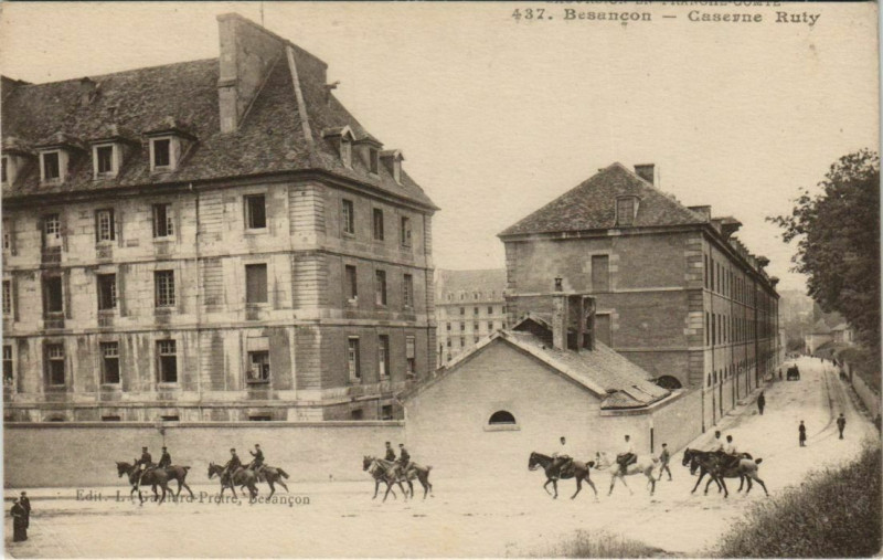 Carte postale ancienne Besancon Caserne Ruty France à Besançon