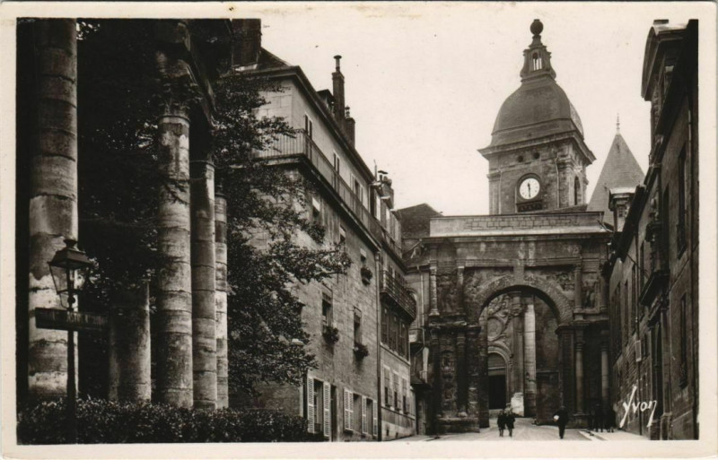 Carte postale ancienne Besancon Vestiges du Theatre romain France à Besançon