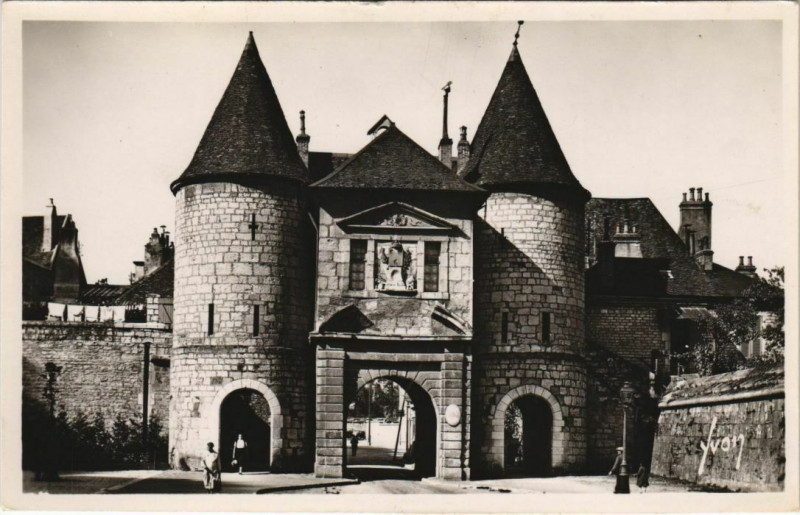 Carte postale ancienne Besancon La Porte Rivotte France à Besançon