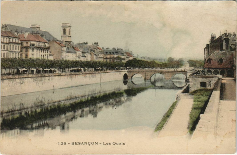 Carte postale ancienne Besancon Les Quais France à Besançon