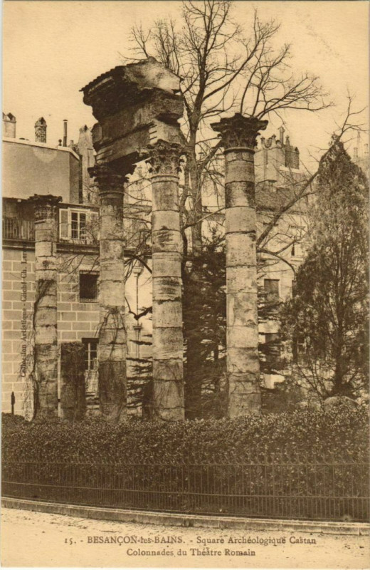 Carte postale ancienne Besancon Square Archeologique Castan ,Theatre Romain France à Besançon