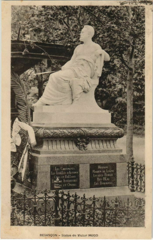 Carte postale ancienne Besancon Statue de Victor Hugo France à Besançon