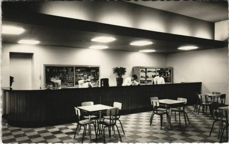 Carte postale ancienne Besancon - Vue interieur de Foyer à Besançon