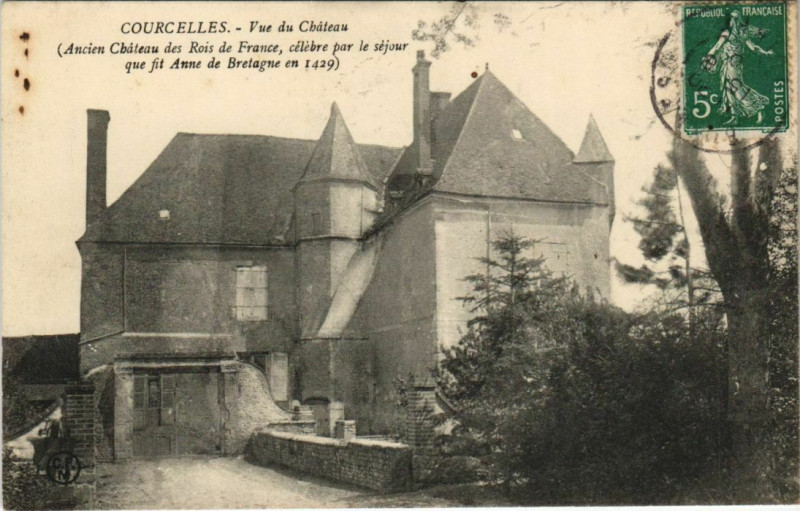 Carte postale ancienne Courcelles - Ancien Chateau des Rois de France à Courcelles