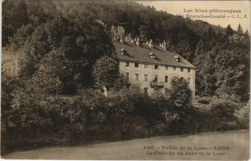 Carte postale ancienne Lods - Le Chateau au bord de la Loue à Lods
