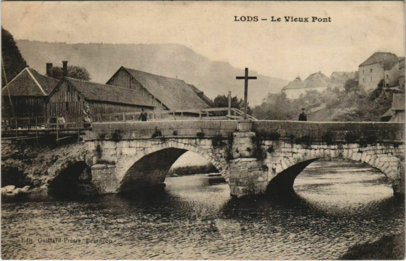 Carte postale ancienne Lods - Le Vieux Port à Lods
