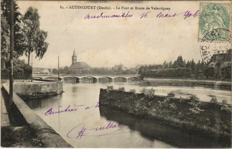 Carte postale ancienne Audincourt - Le Pont et Route de Valentigney à Audincourt
