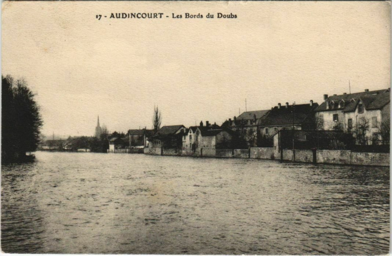 Carte postale ancienne Audincourt - Les Bords du Doubs à Audincourt