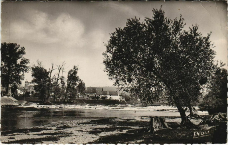 Carte postale ancienne Roche-Lez-Beaupre - Barrage sur le Doubs à Roche-lez-Beaupré