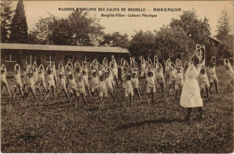 Carte postale ancienne [SOLD] Cpa Besancon - Bregille-Filles - Culture Physique à Besançon