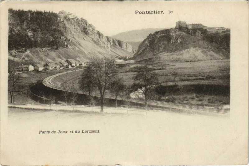 Carte postale ancienne Pontarlier - Forts et Joux et du Larmont à Pontarlier