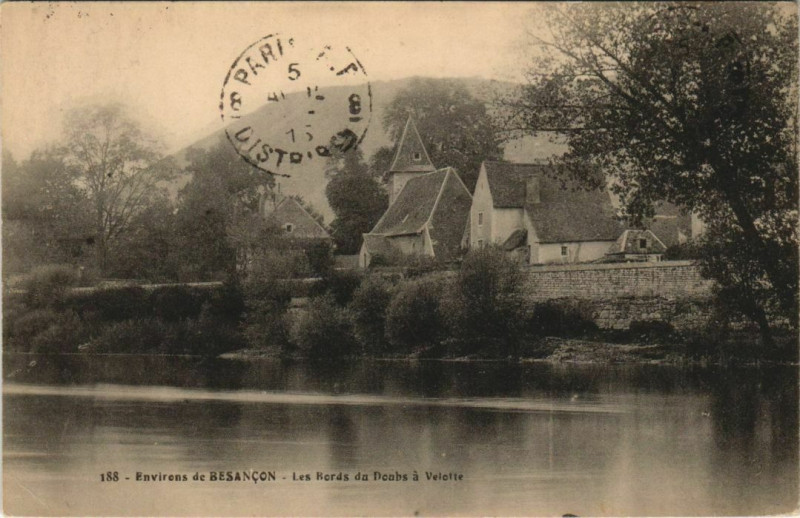 Carte postale ancienne Velotte - Les bords du Doubs à Doubs