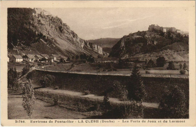 Carte postale ancienne La Cluse - Forts du Joux et du Larmont