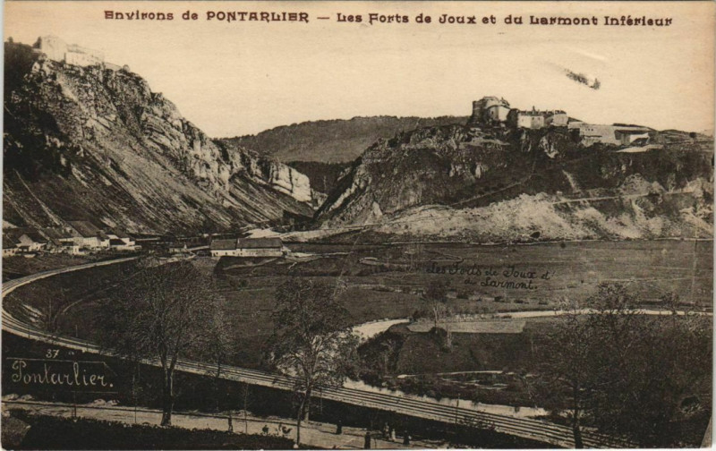 Carte postale ancienne Env. De Pontarlier - Les Forts de Joux et du Larmont Inférieur à Pontarlier