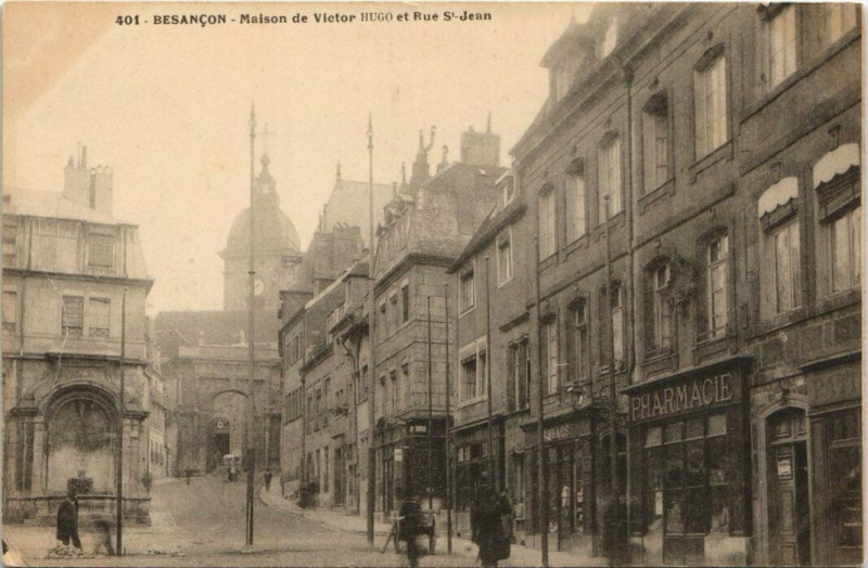 Carte postale ancienne Besancon - Maison Victor Hugo et Rue Saint-Jean à Besançon