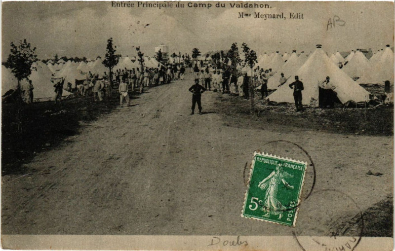 Carte postale ancienne Valdahon - Entrée Principale du Camp du Valdahon à Valdahon