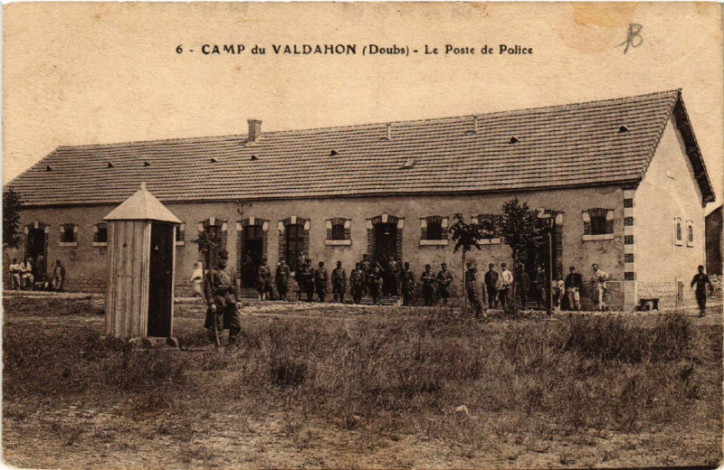 Carte postale ancienne Valdahon - Camp du Valdahon - Le Poste de Police à Valdahon
