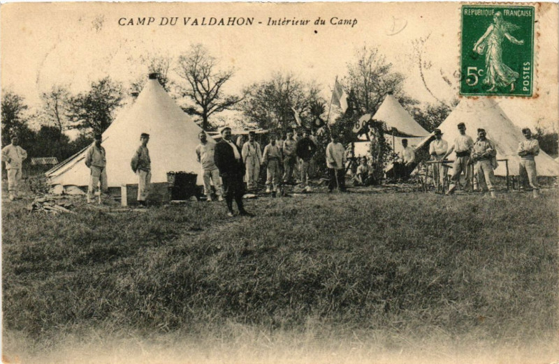 Carte postale ancienne Valdahon - Camp du Valdahon - Interieur du Camp à Valdahon
