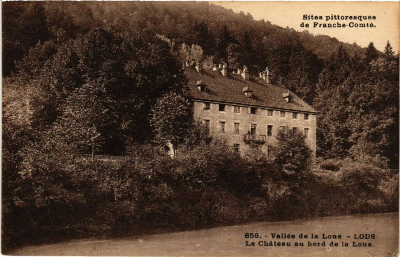 Carte postale ancienne Lods - Le Chateau au bord de la Loue - Vallée de la Loue à Lods