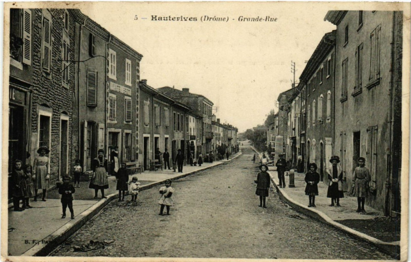 Carte postale ancienne Hauterives - Grande-Rue