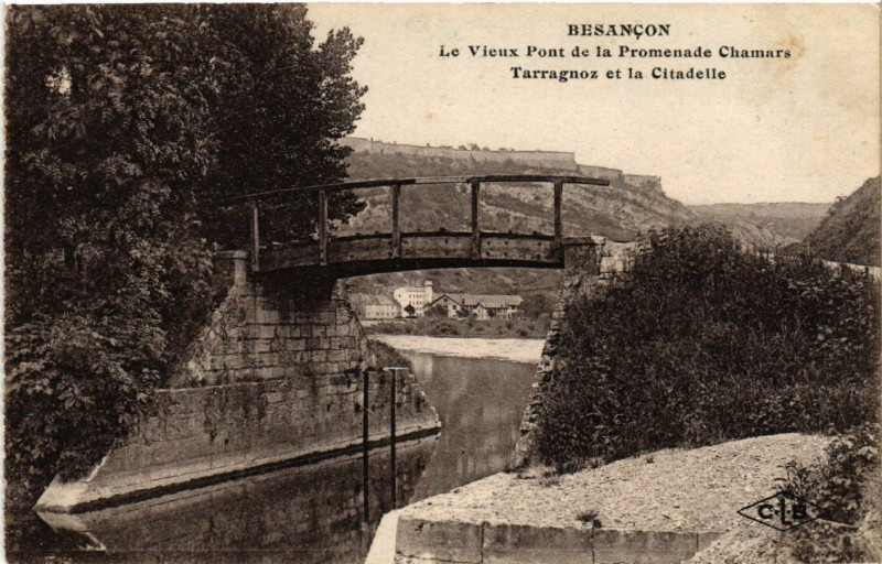 Carte postale ancienne Besancon - Le Vieux Pont de la Promenade Chamars à Besançon