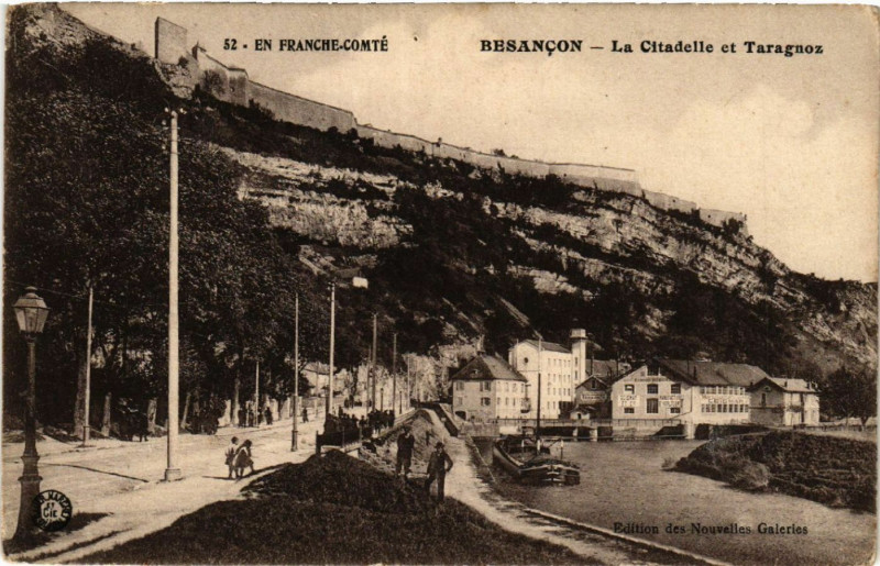 Carte postale ancienne Besancon - La Citadelle et Taragnoz à Besançon