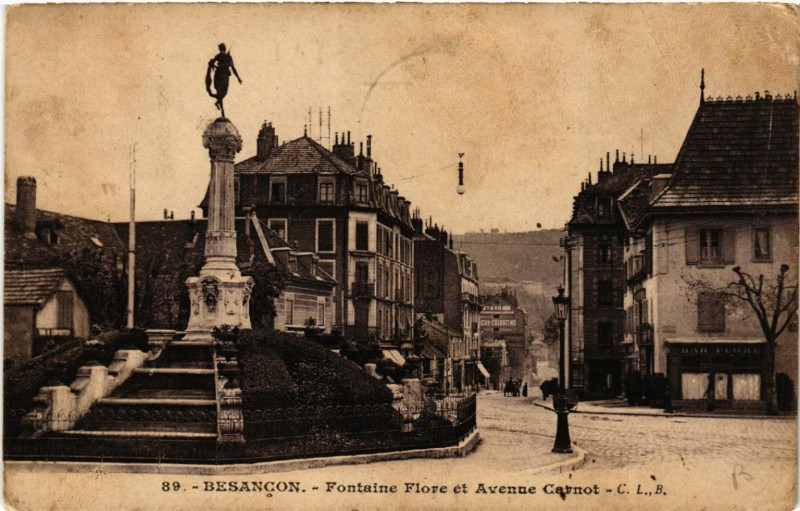 Carte postale ancienne Besancon - Fontaine Flore et Avenue Carnot à Besançon